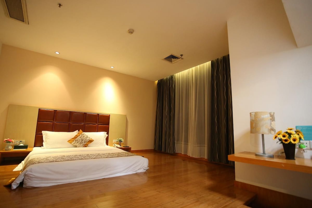 Bar mini, meja, kalis bunyi, seterika/papan seterika