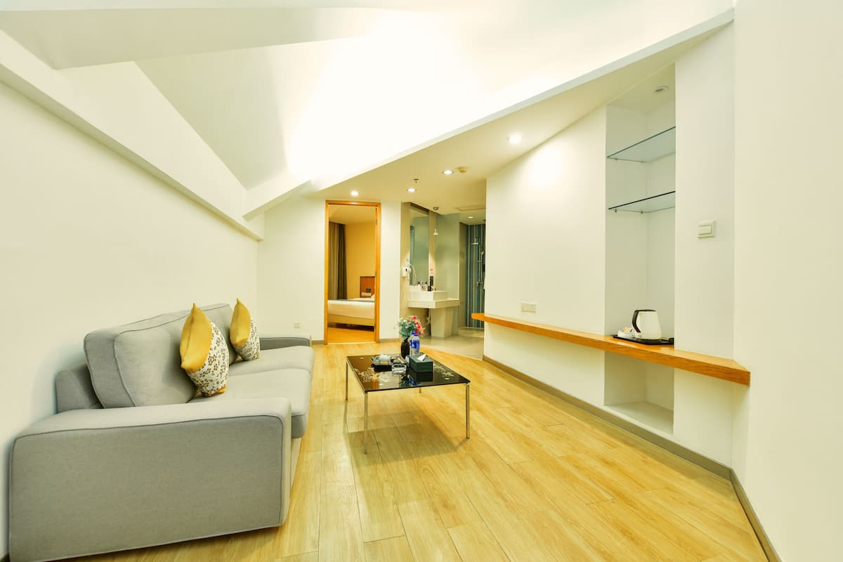 Habitación ejecutiva, 1 cama Queen size | Minibar, escritorio, insonorización y tabla de planchar con plancha