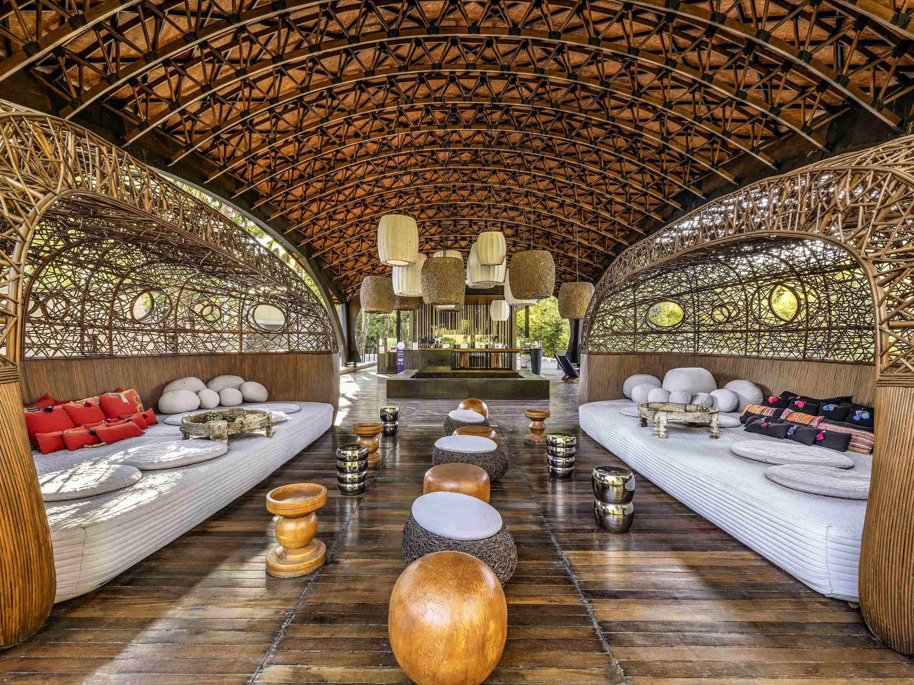 2 bars/lounges, poolside bar