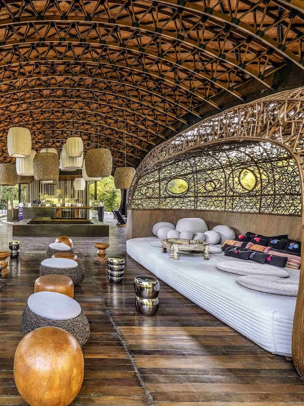 2 bars/lounges, poolside bar