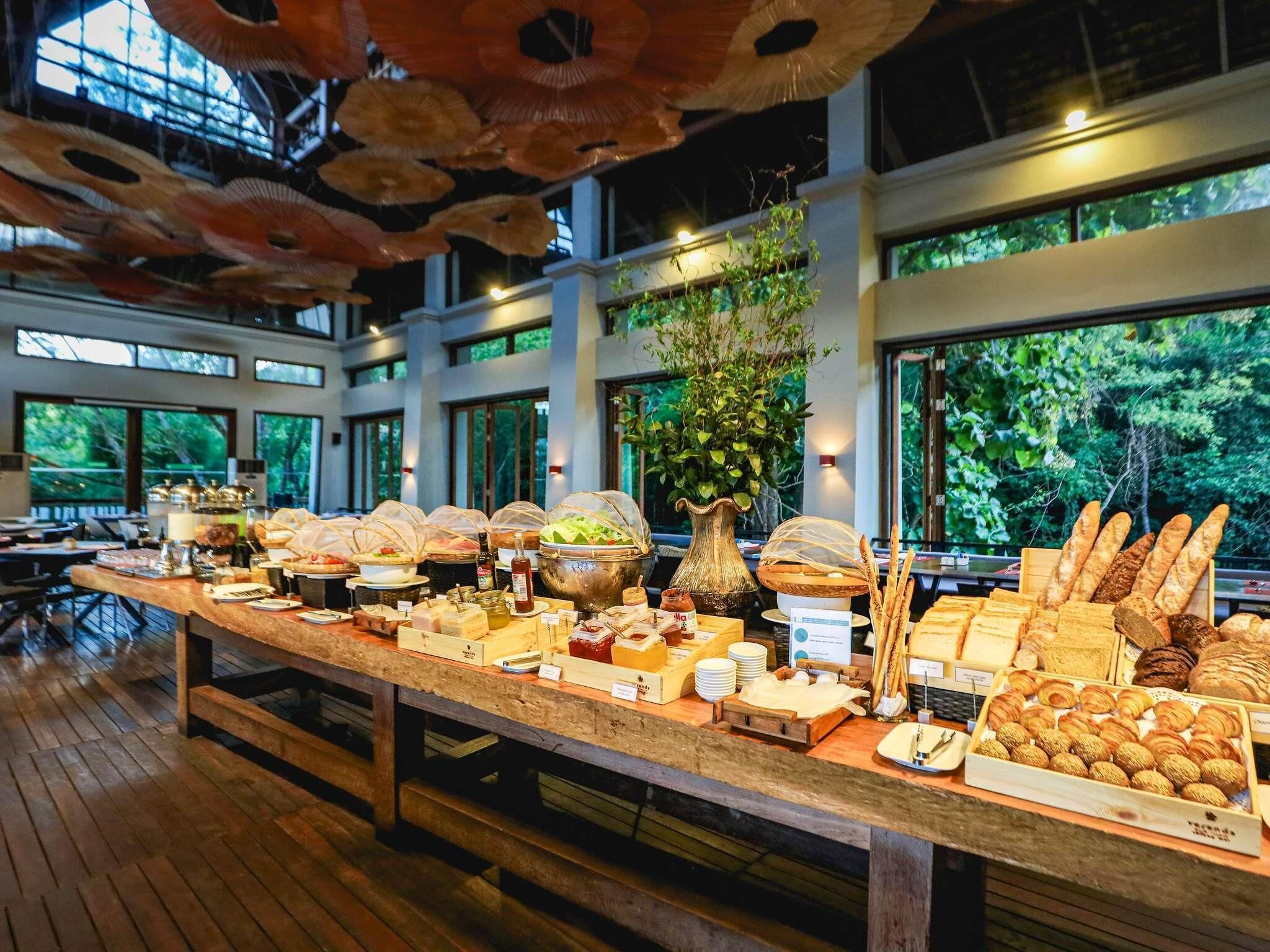 Daily buffet breakfast (THB 683 per person)