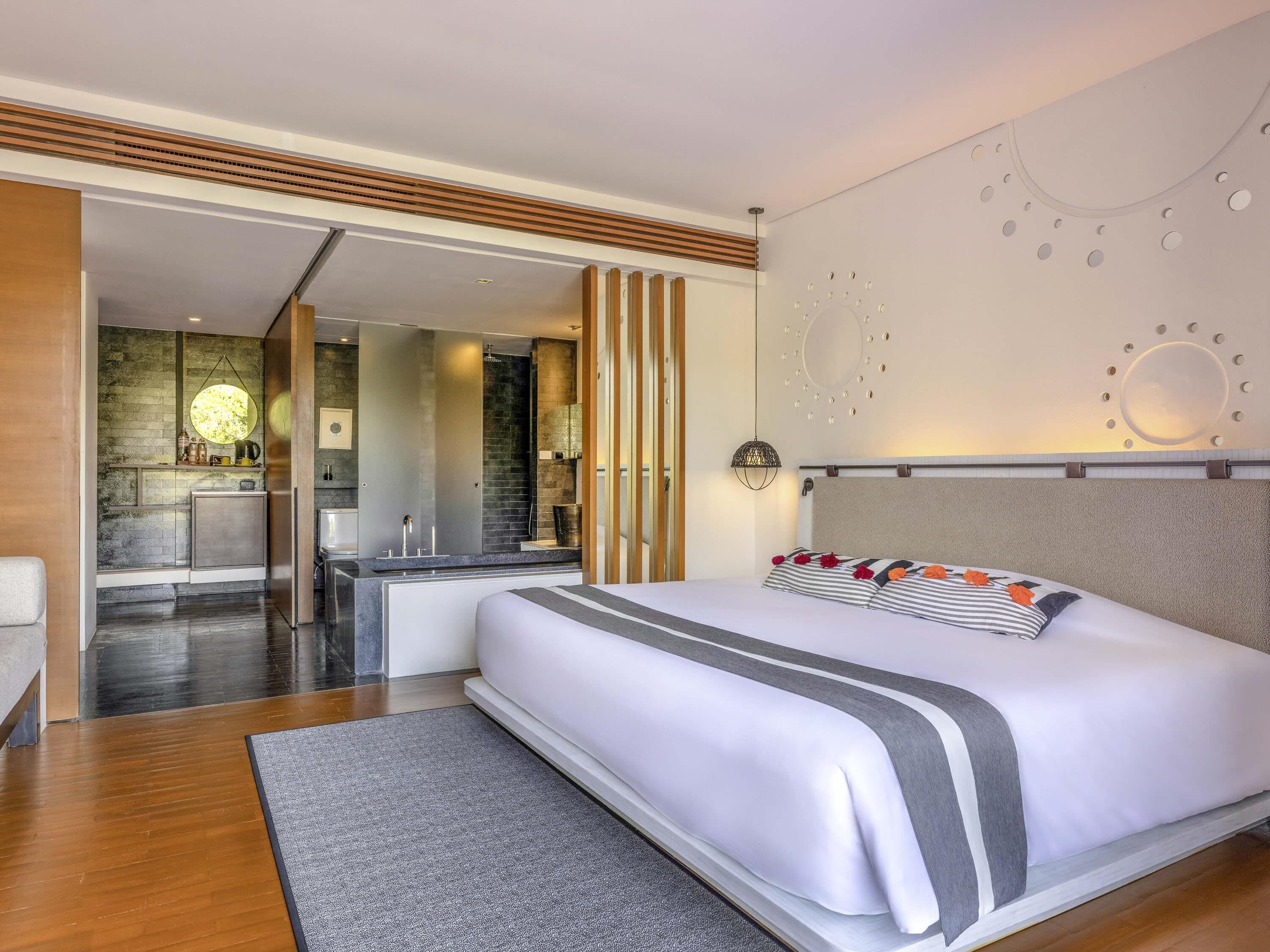 Minibar, coffres-forts dans les chambres, décoration personnalisée