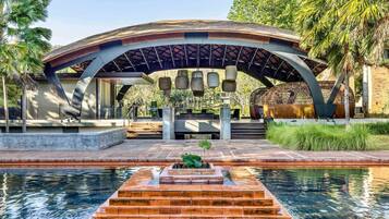 المنشأة من الخارج