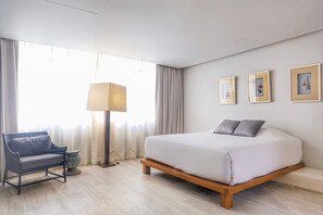 Minibar, in-room safe, individually decorated, individually furnished