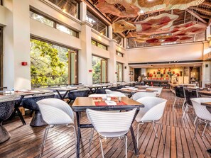 Petit déjeuner buffet servi tous les jours en supplément