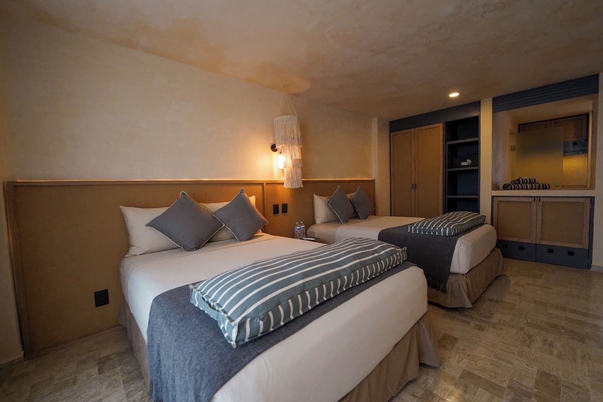 Superior Suite | 1 sovrum, värdeförvaringsskåp på rummet och skrivbord