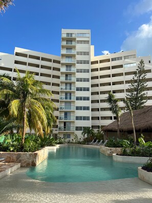 Front of property - Calypso Hotel Cancun (Cancun)