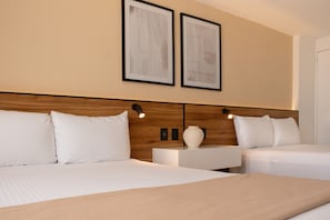 1 habitación, caja de seguridad en la habitación y escritorio
