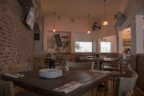Breakfast, lunch and dinner served  - Calypso Hotel Cancun (Cancun)