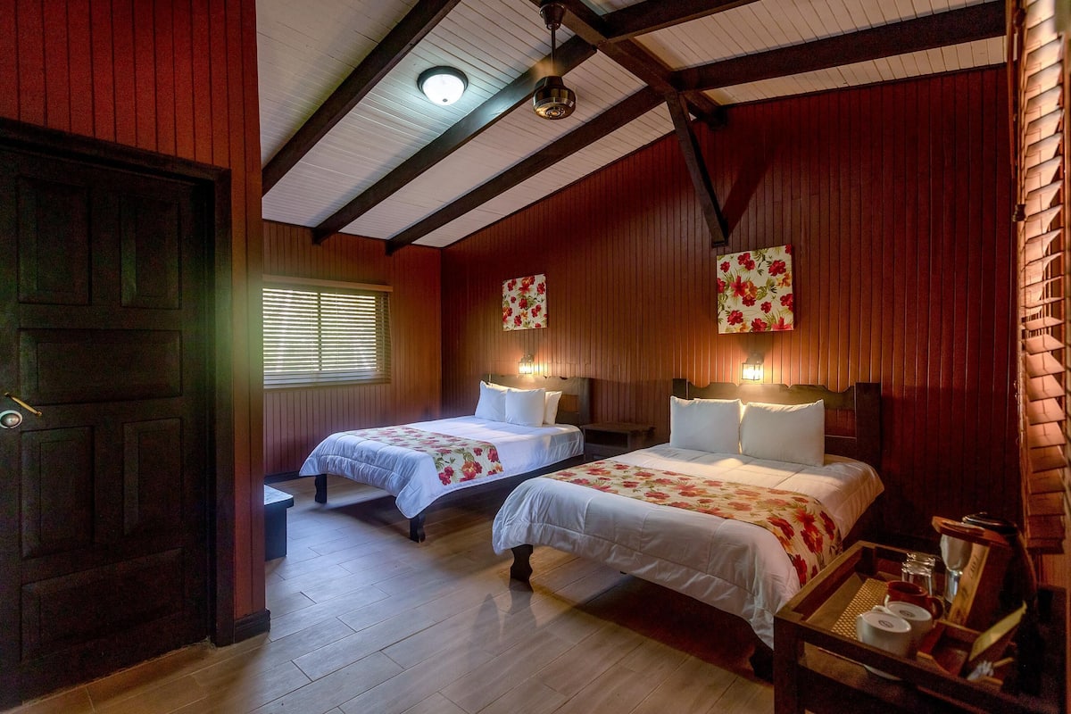Hacienda Room | Cofres nos quartos, escrivaninha, Wi-Fi de cortesia, roupa de cama