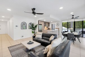 Standard Apartment, 3 Bedrooms | Living area