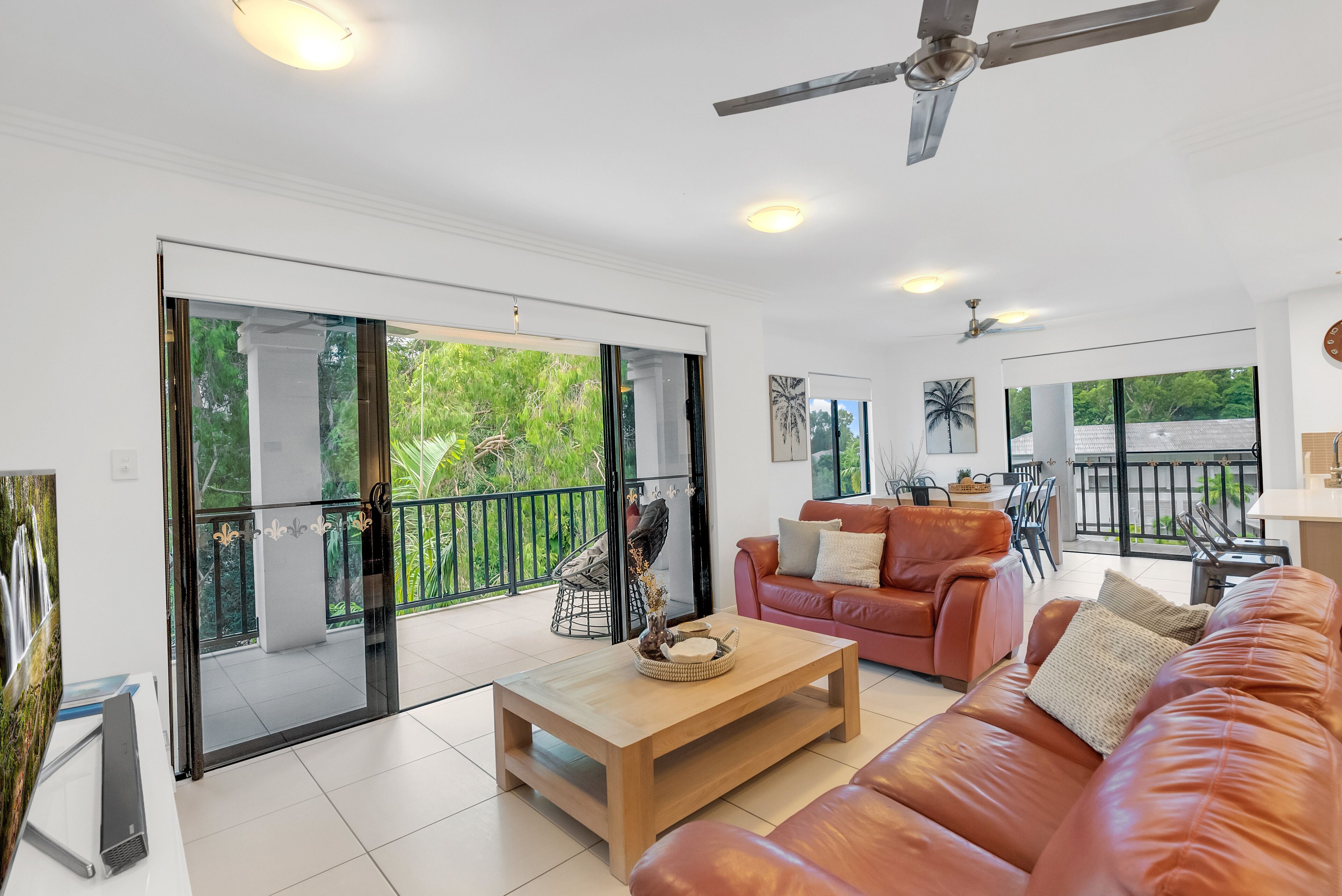 standard apartment, 3 bedrooms | living area