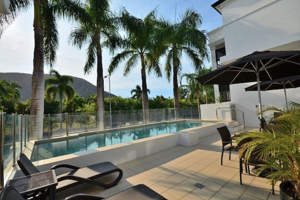 Outdoor pool, pool loungers