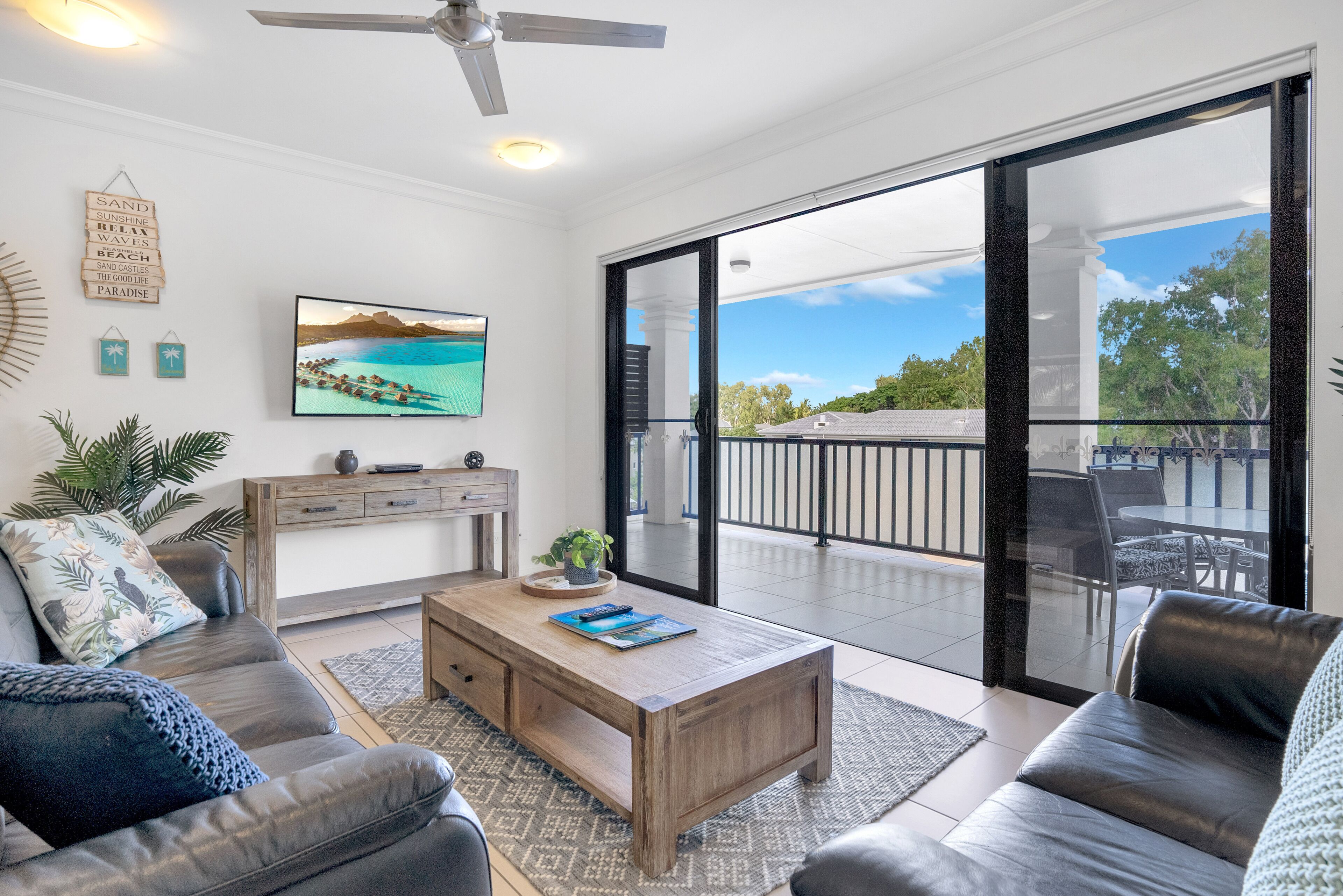 standard apartment, 2 bedrooms | living area