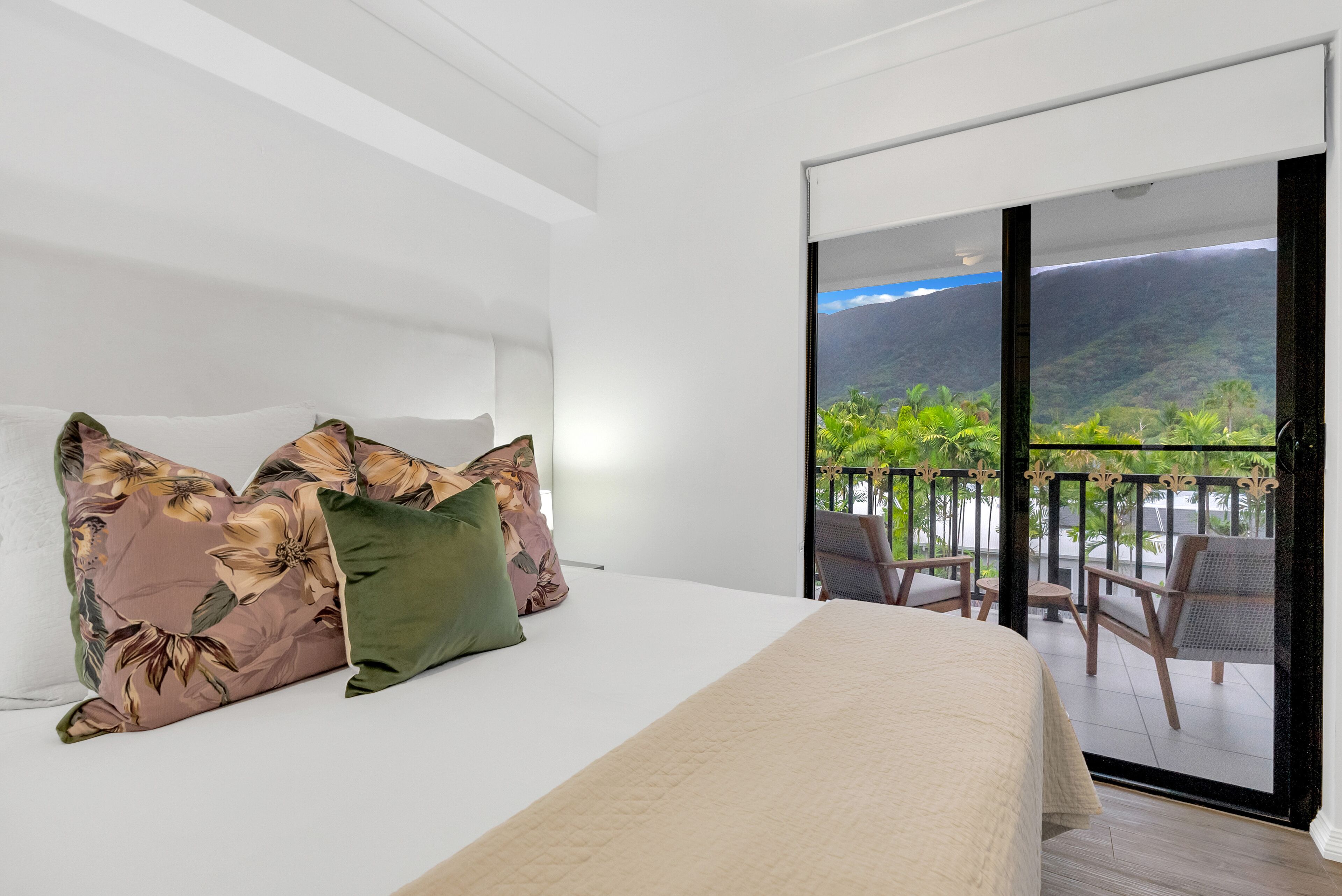 standard apartment, 3 bedrooms | individually decorated, individually furnished, blackout curtains