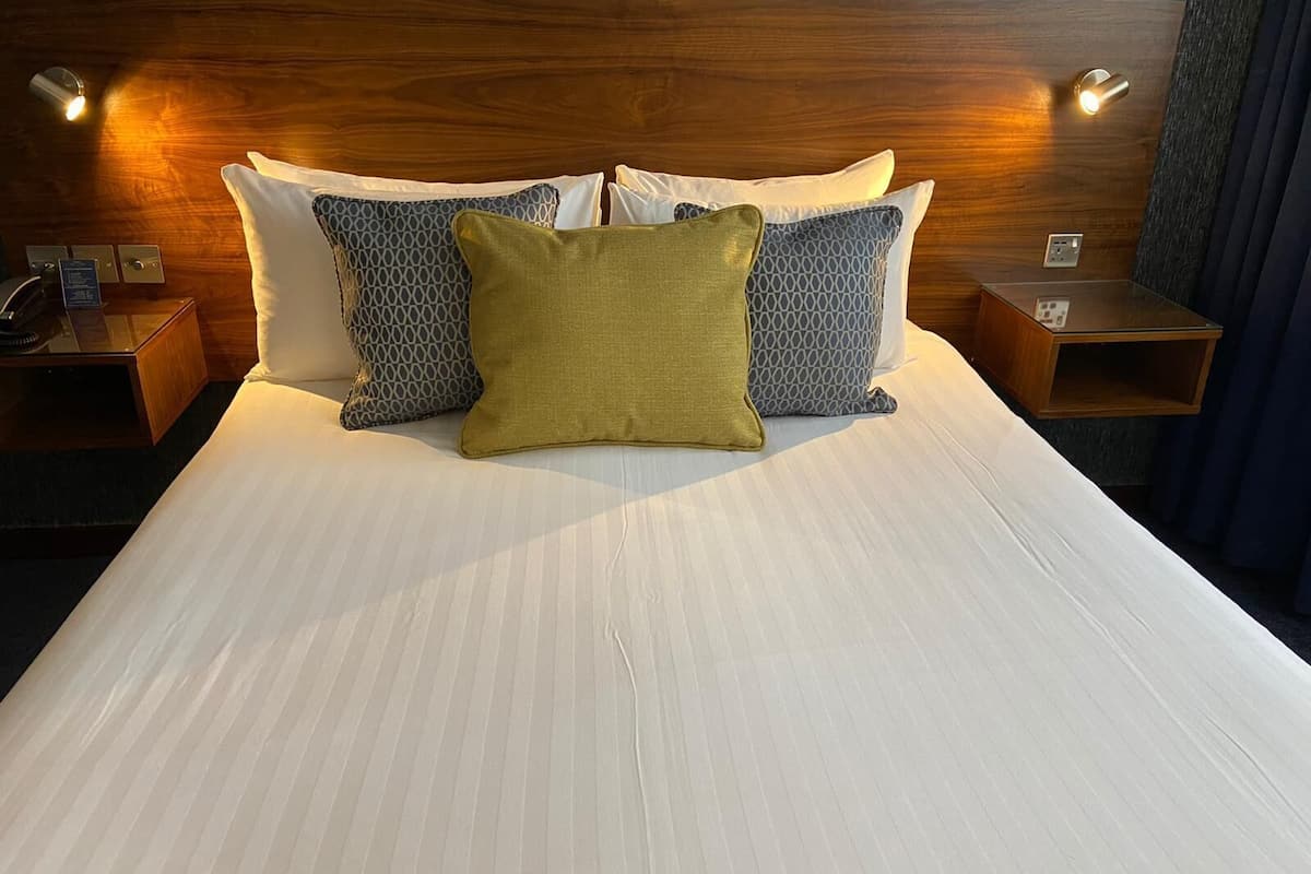 Cabane Deluxe, 1 très grand lit | 1 chambre, coffres-forts dans les chambres, bureau