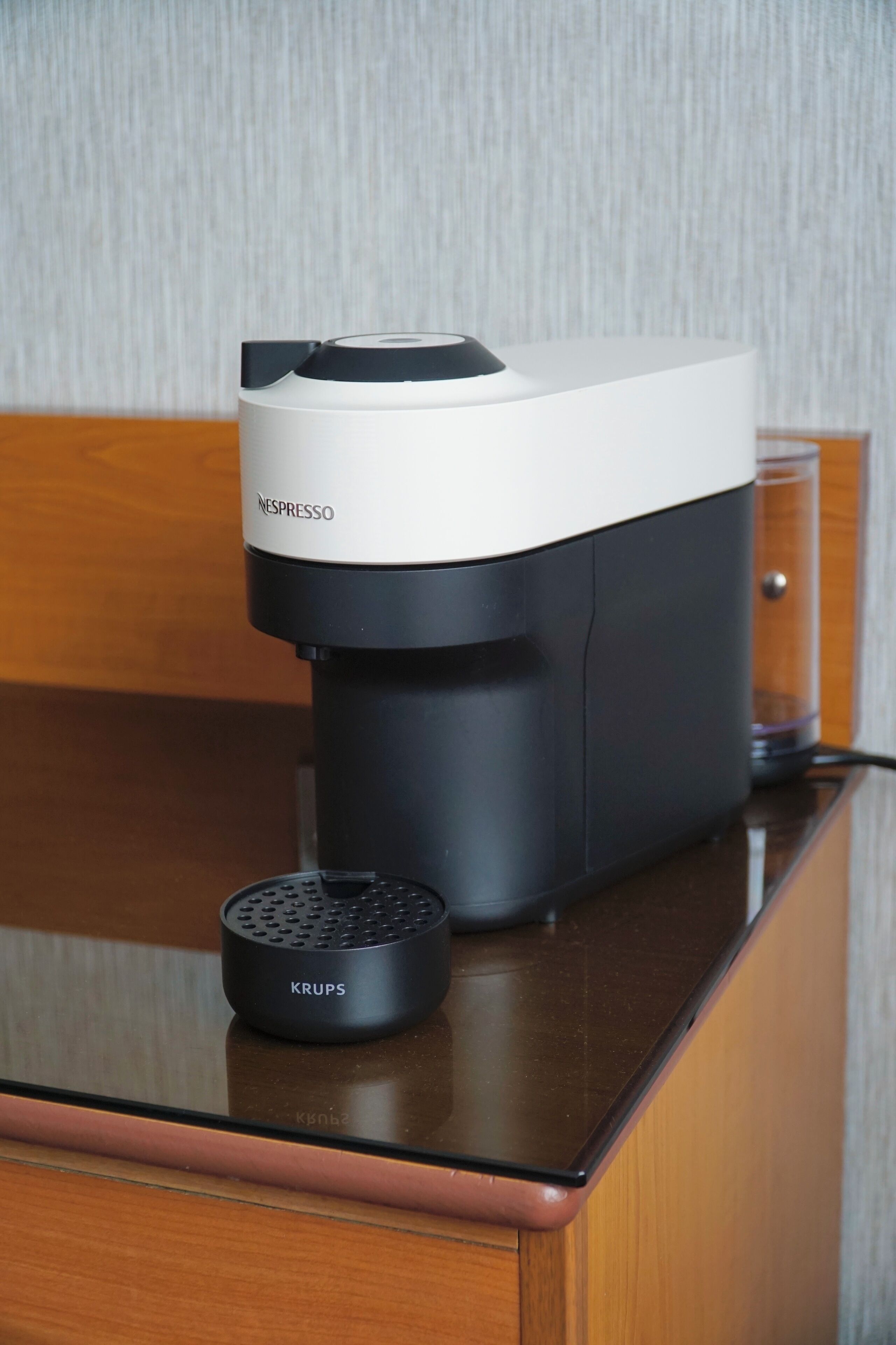 deluxe cabin, 1 king bed | 1 bedroom, in-room safe, desk, laptop workspace