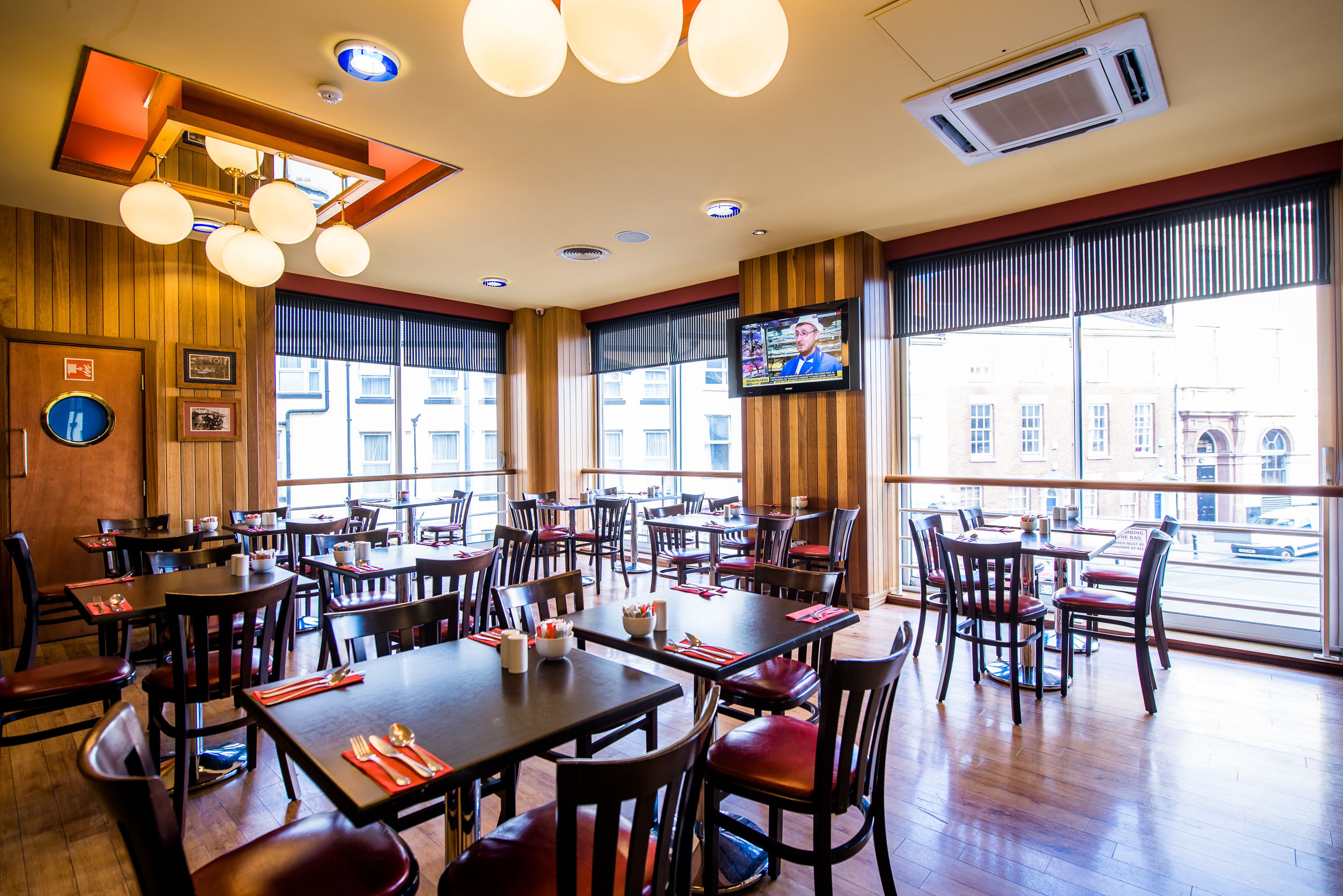 Daily buffet breakfast (GBP 13.50 per person)