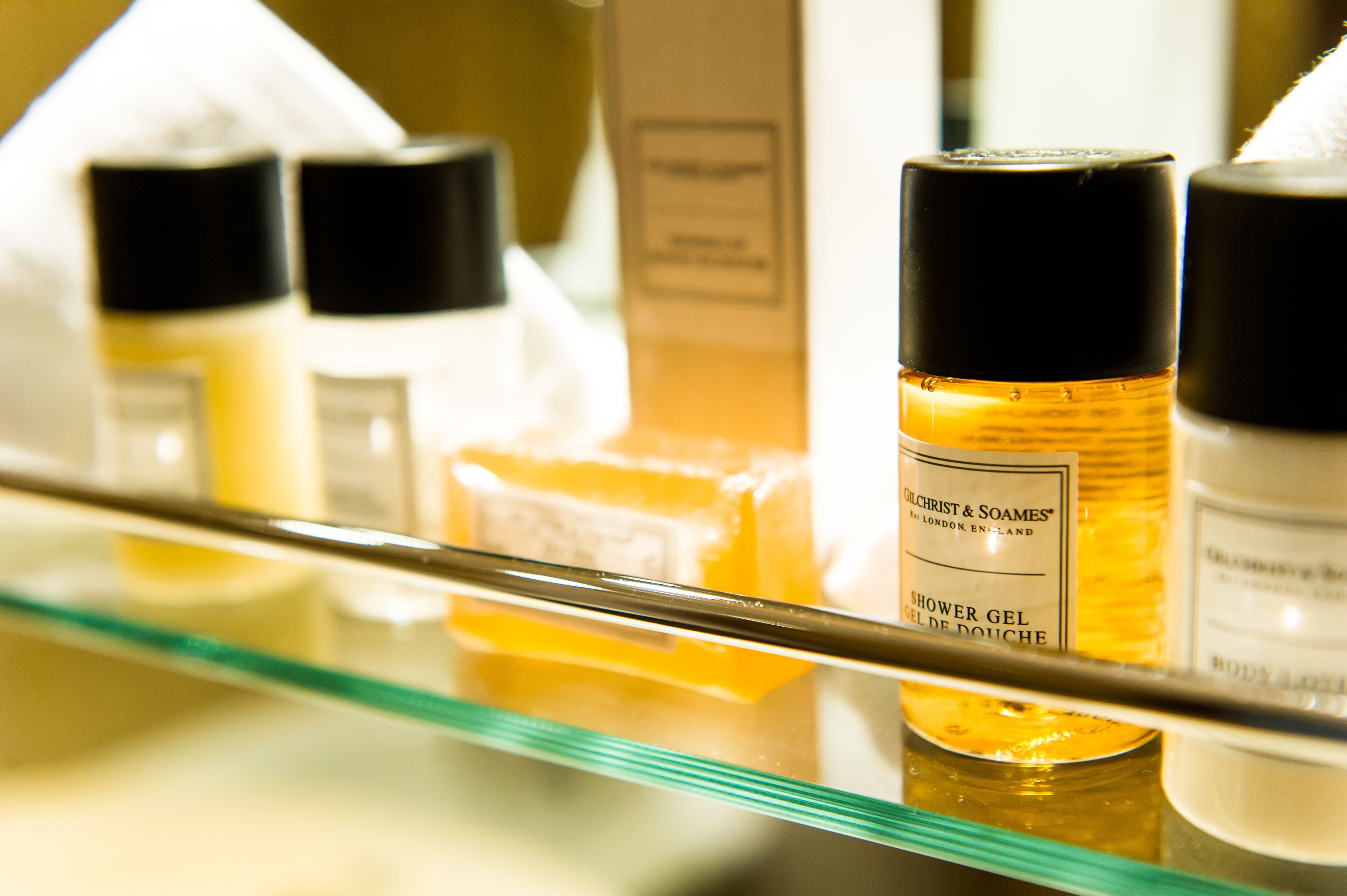 deluxe cabin, 1 king bed | 1 bedroom, in-room safe, desk, laptop workspace