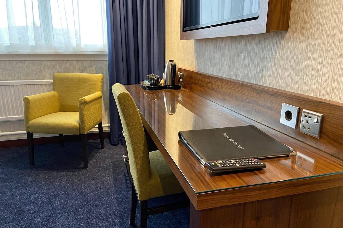 Deluxe Cabin, 1 King Bed | In-room safe, desk, laptop workspace, blackout drapes