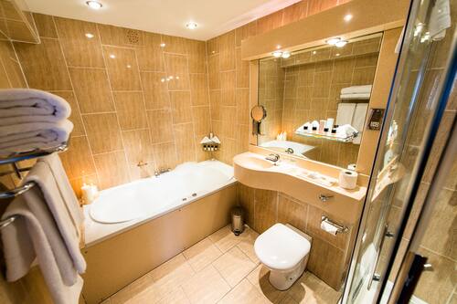 Ático | Baño | Ducha y bañera combinadas y artículos de higiene personal de diseño