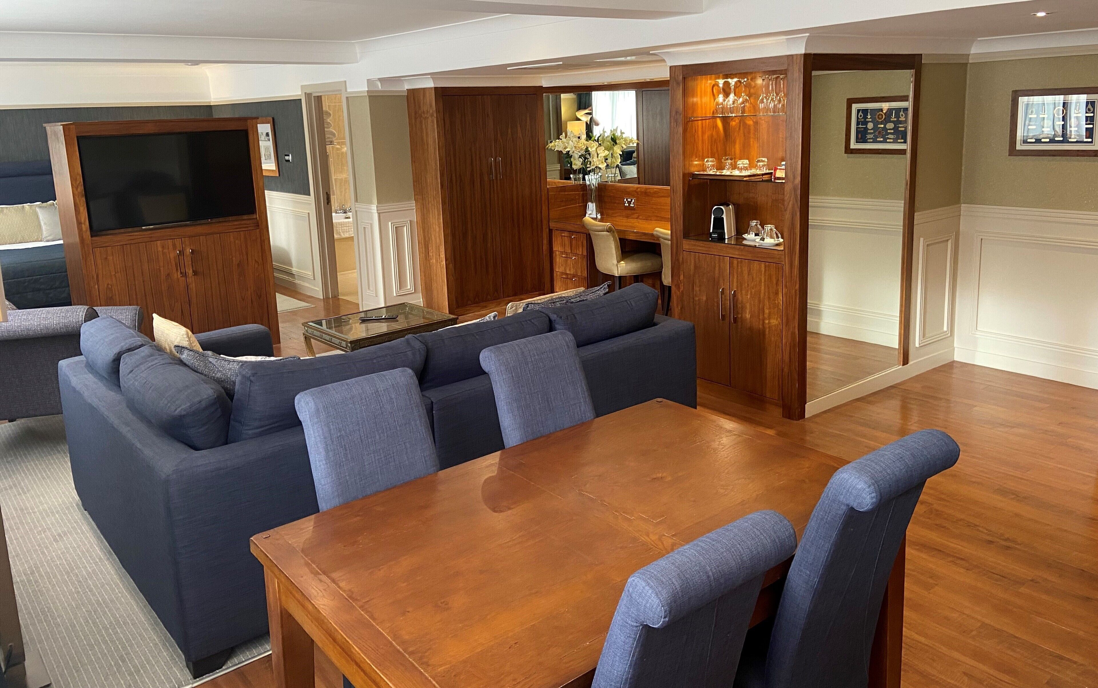 penthouse | in-room dining