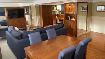 Penthouse | Essbereich im Zimmer