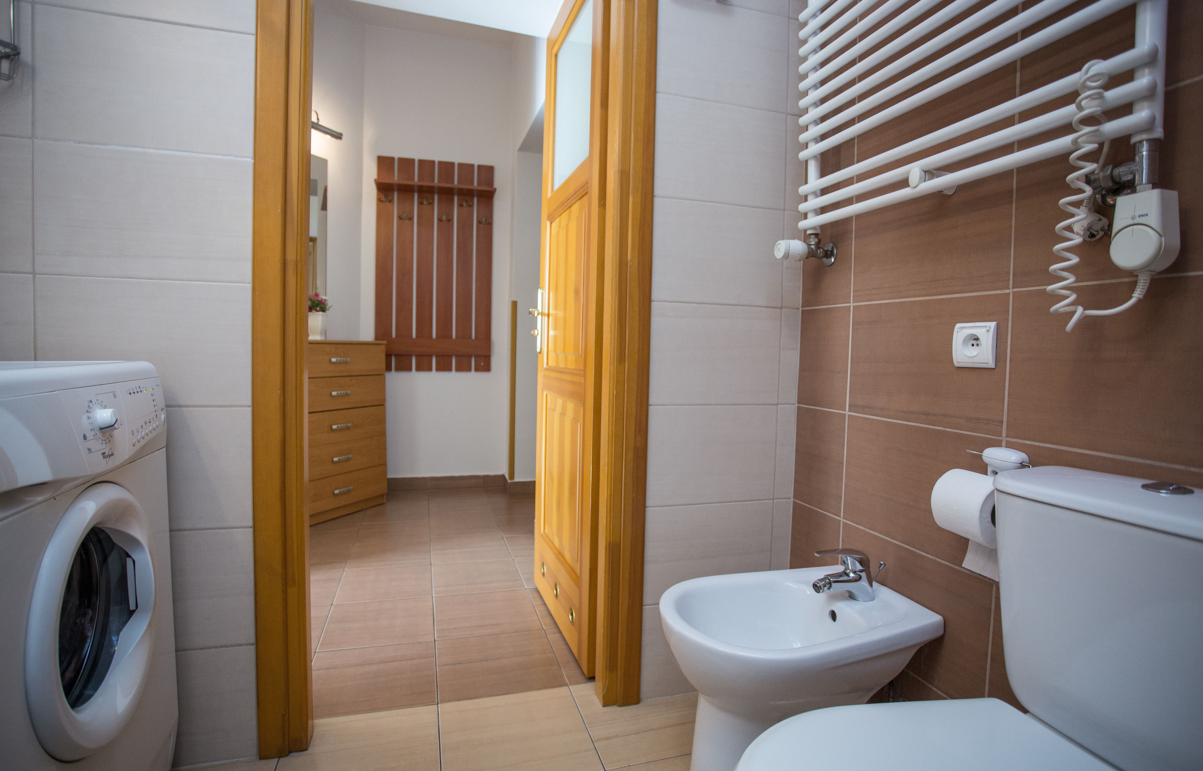 คลาสสิกอพาร์ทเมนท์, 2 ห้องนอน (Air Condition; for 5 People) | ห้องน้ำ | ไดร์เป่าผม, ผ้าเช็ดตัว
