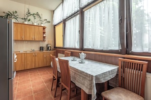 Familienapartment, 2 Schlafzimmer, Klimaanlage (for 6 People) | Allergikerbettwaren, Bügeleisen/Bügelbrett, kostenloses WLAN