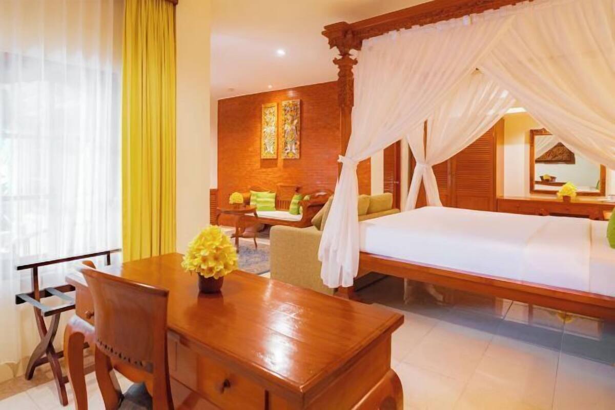 Premium bedding, minibar, in-room safe, desk