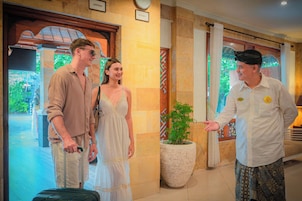 Quầy tiếp tân
