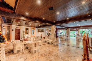 Lobby sitting area - Wina Holiday Villa (Kuta)