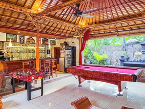 Bar (on property) - Wina Holiday Villa (Kuta)