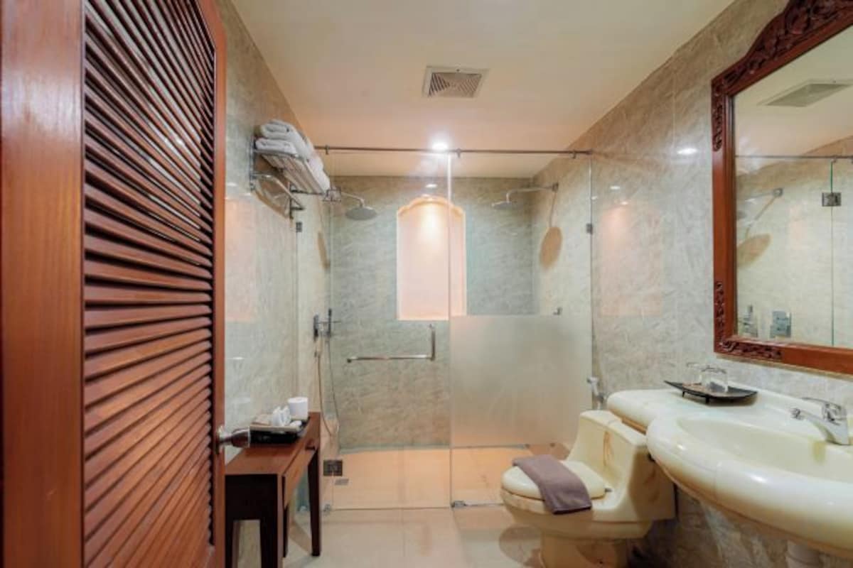 Baño | Ducha, artículos de higiene personal gratuitos, secador de pelo y bidé