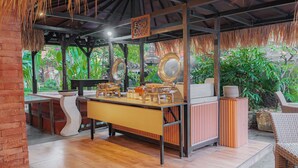 A restaurant with a thatched roof, wooden furniture, and a counter labeled "Egg Counter". - Wina Holiday Villa (Kuta)