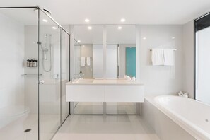 Bathroom - Q1 Resort & Spa (Surfers Paradise)