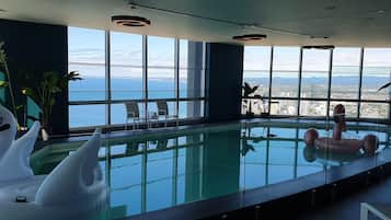 Attico Luxury, 4 camere da letto, piscina privata, vista oceano | 1 camera, una cassaforte in camera, con stile personalizzato