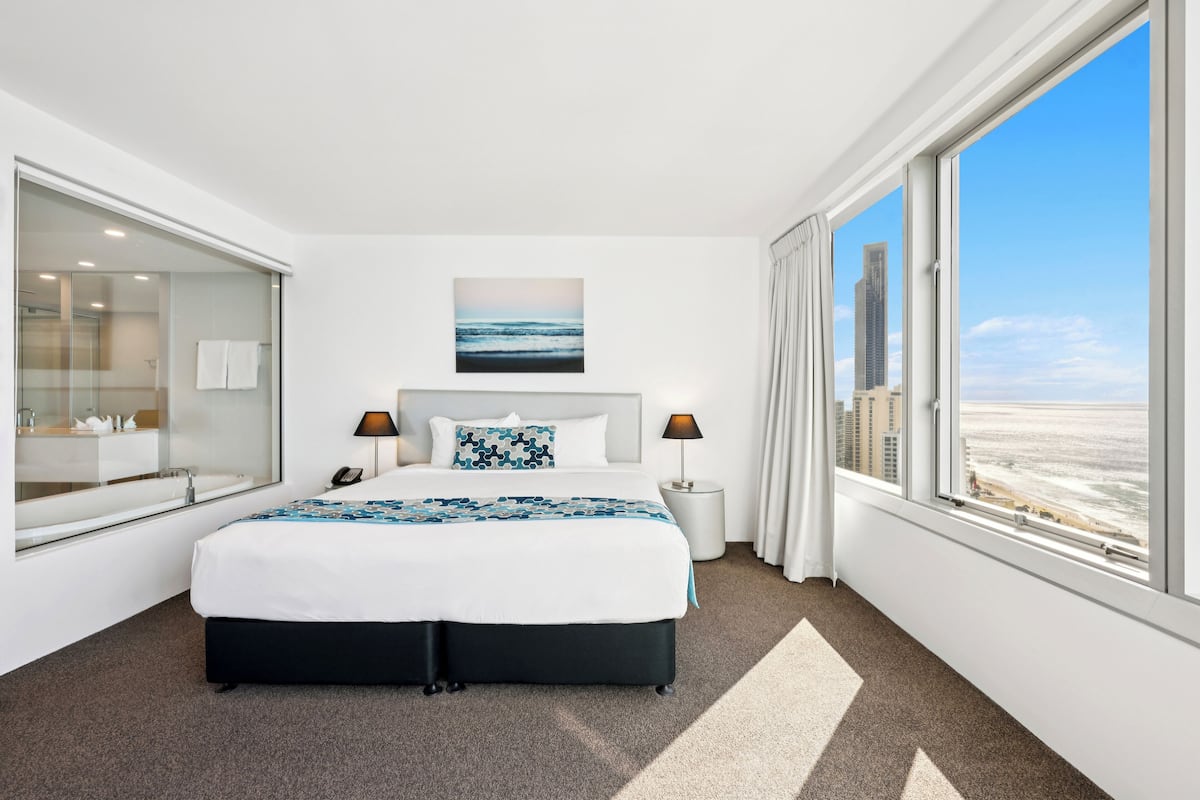 2-Bedroom Spa Ocean View Apartment
