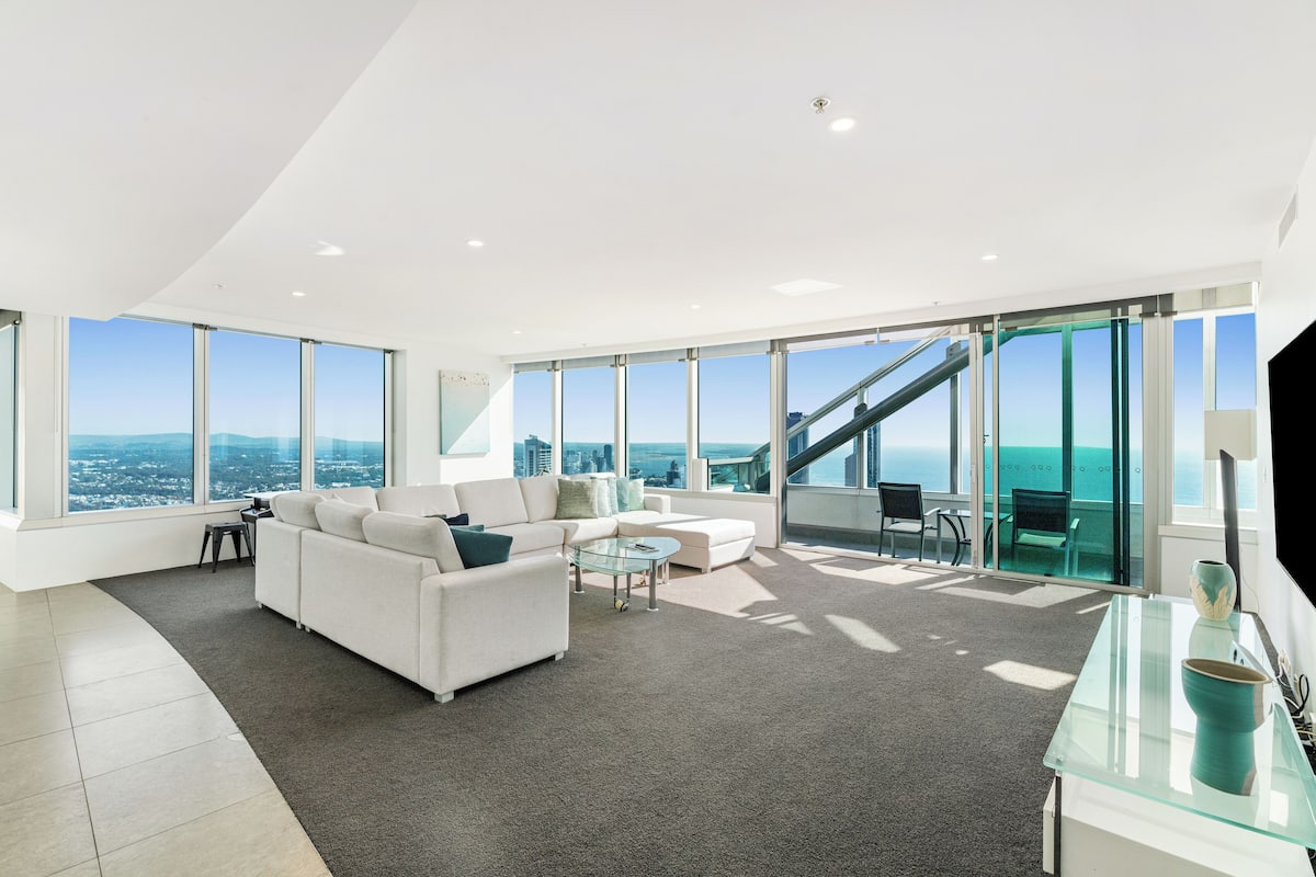Superior Penthouse, 4 Bedrooms, Bathtub, Ocean View | Living area