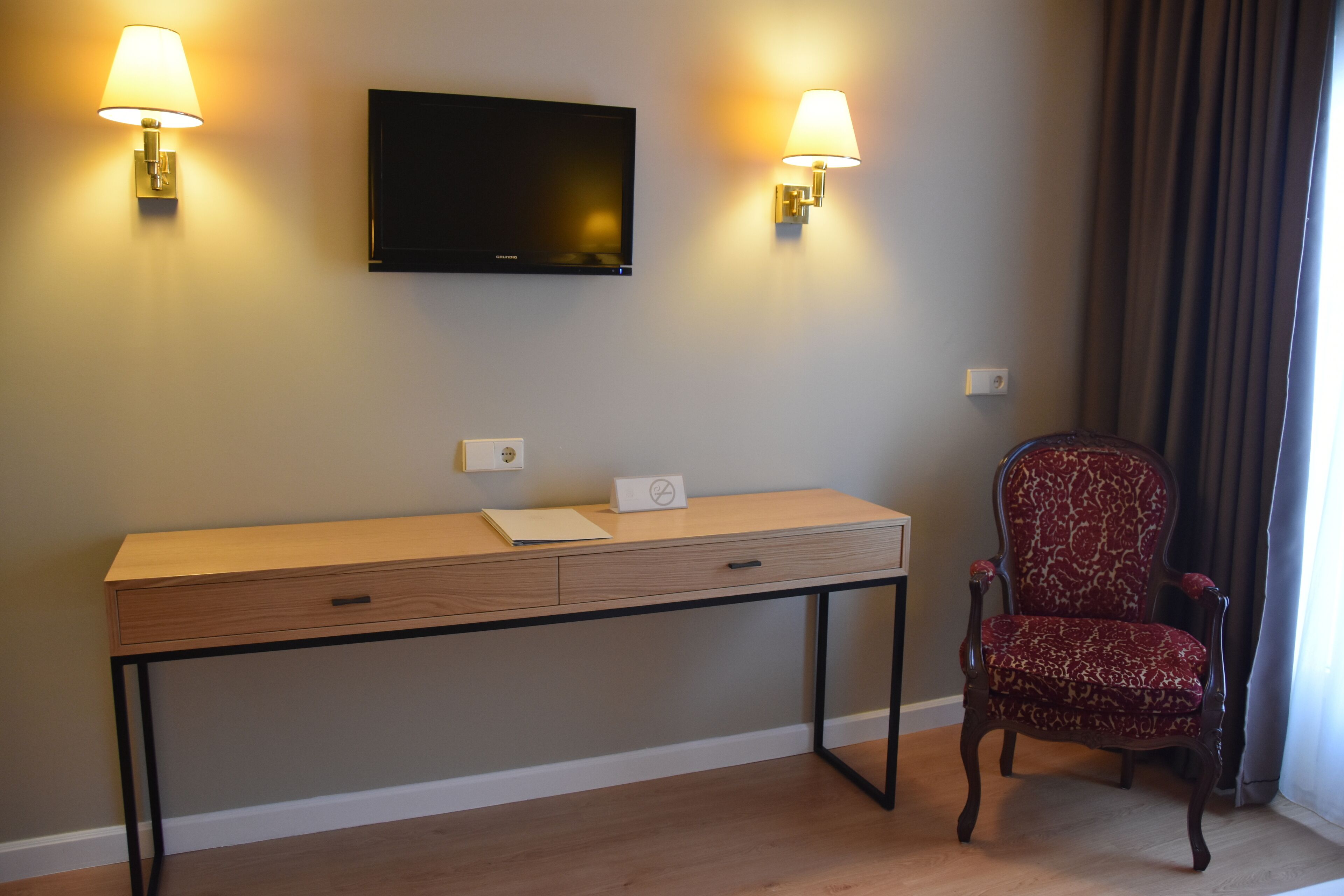 in-room safe, desk, soundproofing, wheelchair access