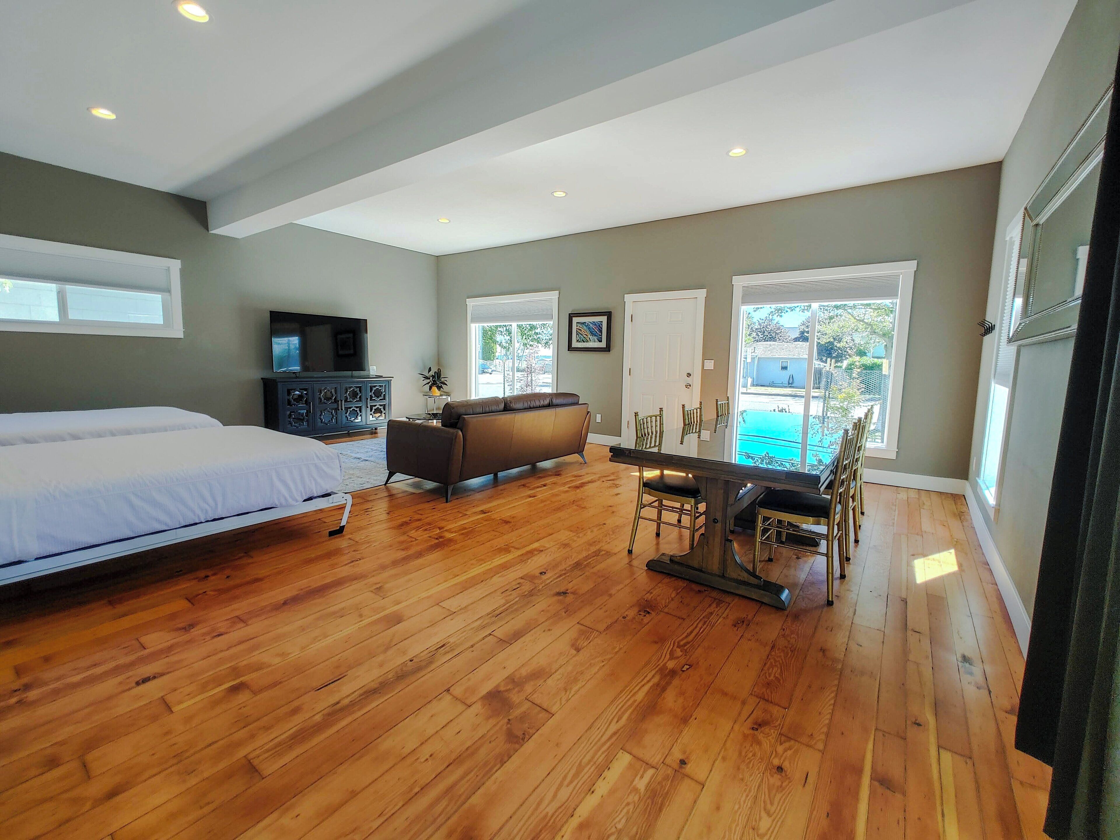 premium bedding, minibar, desk, laptop workspace