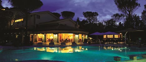 Indoor pool, seasonal outdoor pool