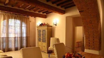 Comfort Apartment, 2 Bedrooms | In-room dining