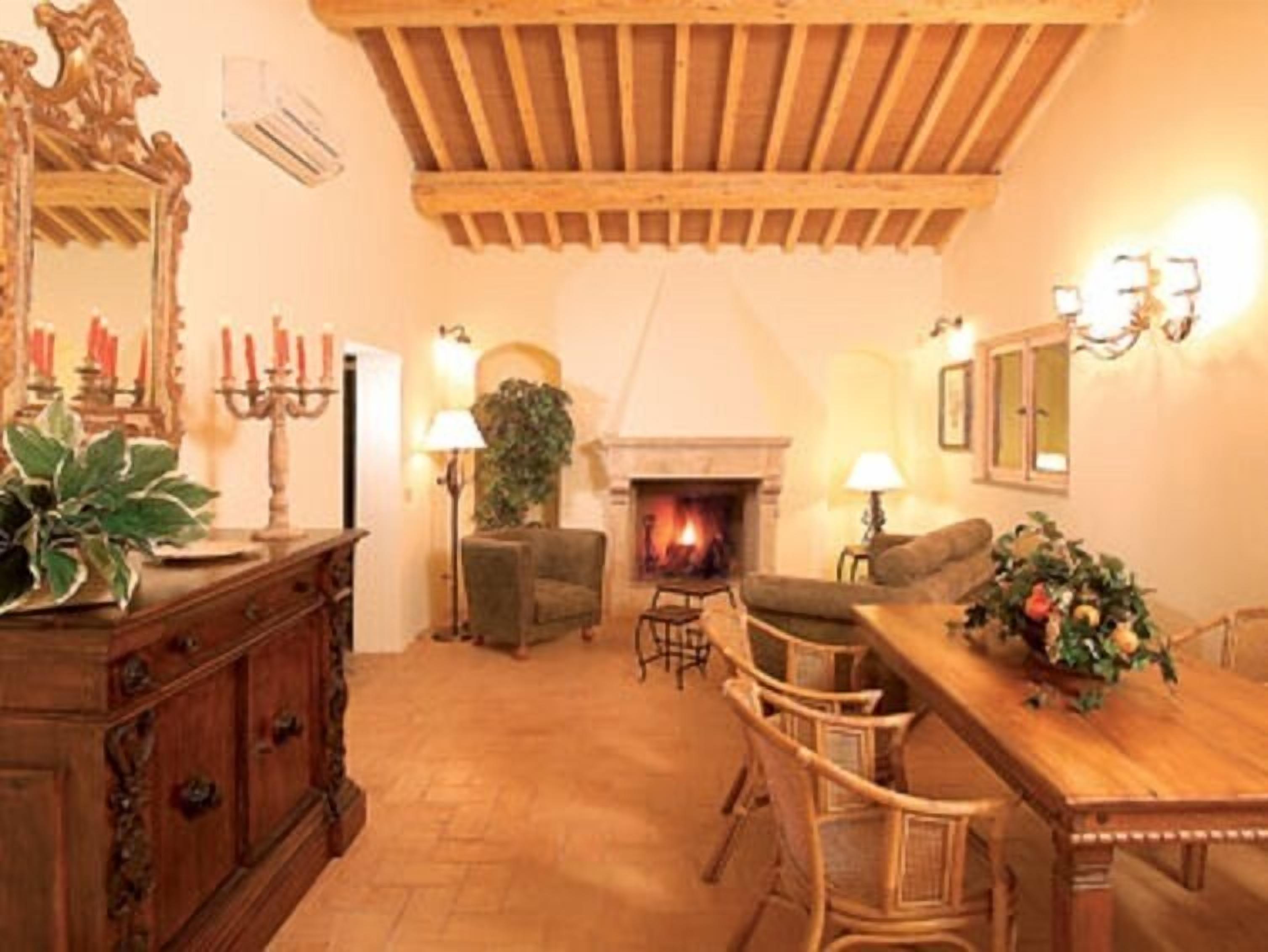 Villa, eigenes Bad, Gartenblick | Wohnzimmer | Fernseher