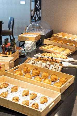 Bữa sáng buffet hàng ngày với phụ phí nhỏ 