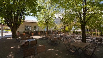 Mittagessen und Abendessen, regionale Küche