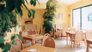 Se ofrece un desayuno bufé todos los días (por un coste adicional)