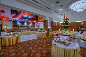 Daily buffet breakfast (INR 708 per person)