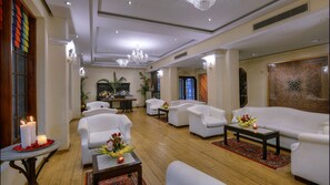 Lobby lounge - Hotel Clarks (Varanasi)
