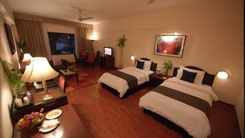 Executive Room | In-room safe, desk, soundproofing, iron/ironing board